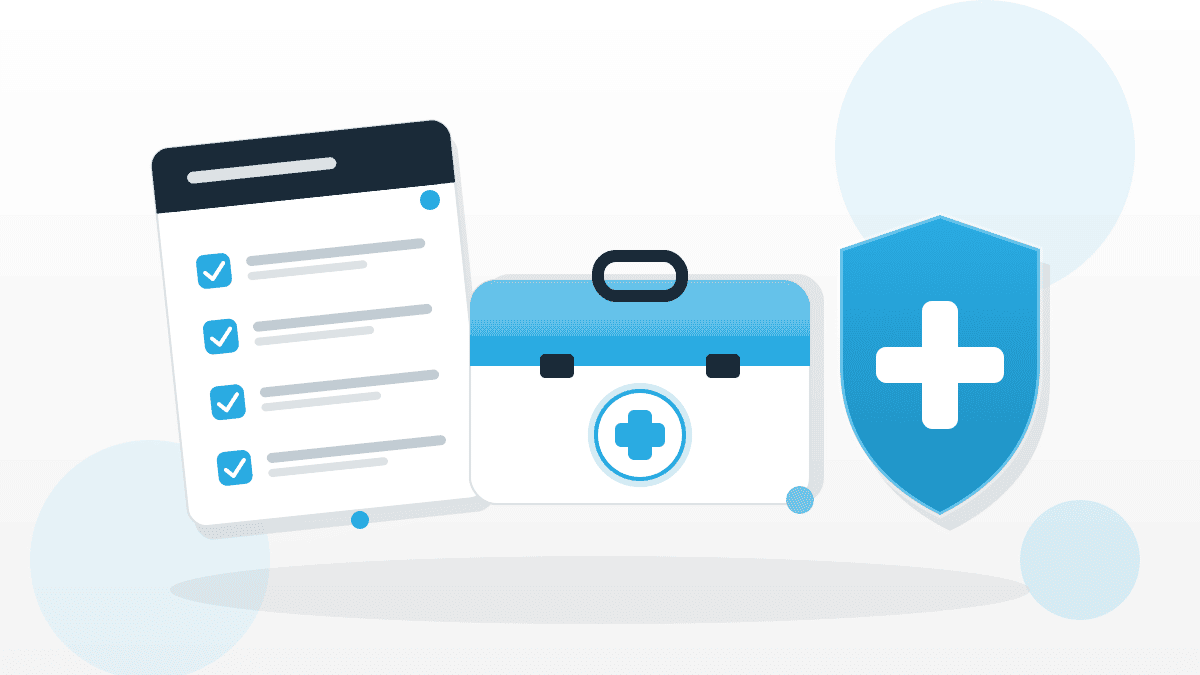 Illustration zu Erste Hilfe im Betrieb mit Erste-Hilfe-Koffer, Kreuz-Symbol, Checkliste und Schutzschild in QMSpot-Blau.